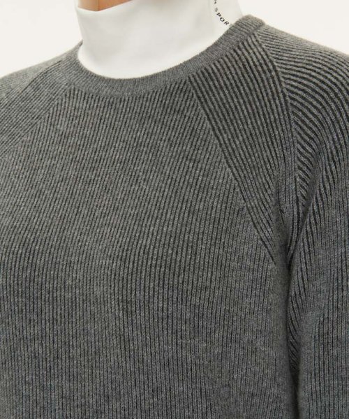 カシミヤ×ポリエステルクルーネックセーター 