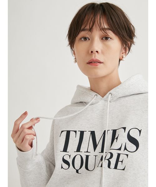 emmi atelier】NYC Times Square ロゴフーディ(505649301)|阪急 emmi atelier】NYC Times Square ロゴフーディ(505649301)|阪急