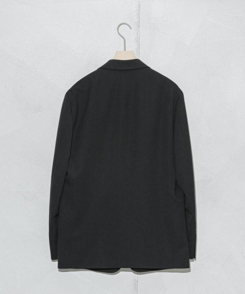 「ESSENTIALLINE」TWソリッドシングルジャケット クラシックの基本は崩さず