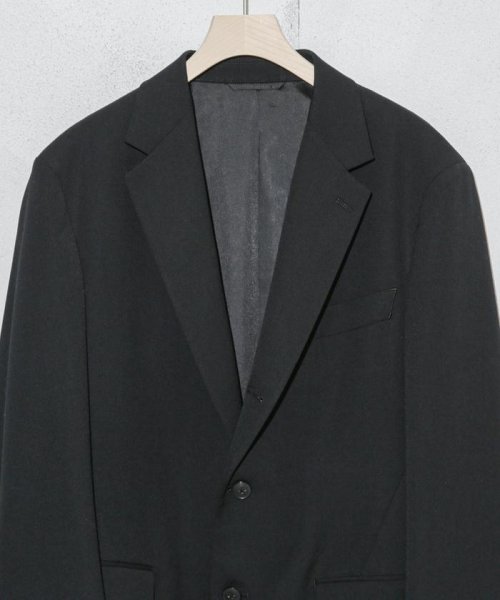 「ESSENTIALLINE」TWソリッドシングルジャケット クラシックの基本は崩さず