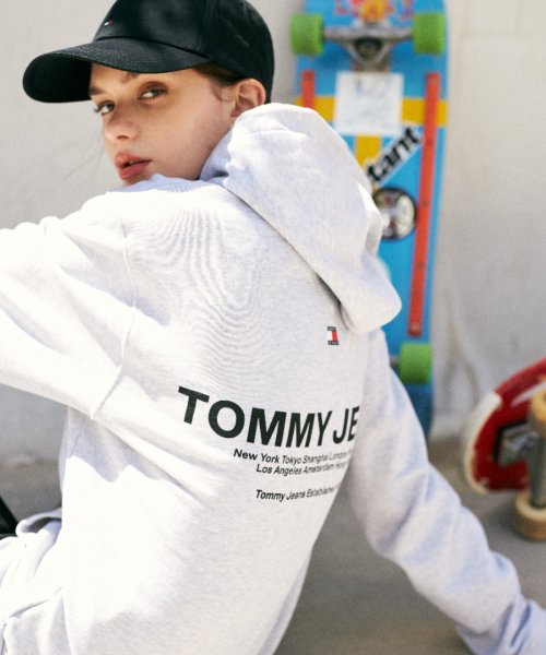 TOMMY JEANS(トミージーンズ)/【オンライン限定】バックロゴフーディ/img01