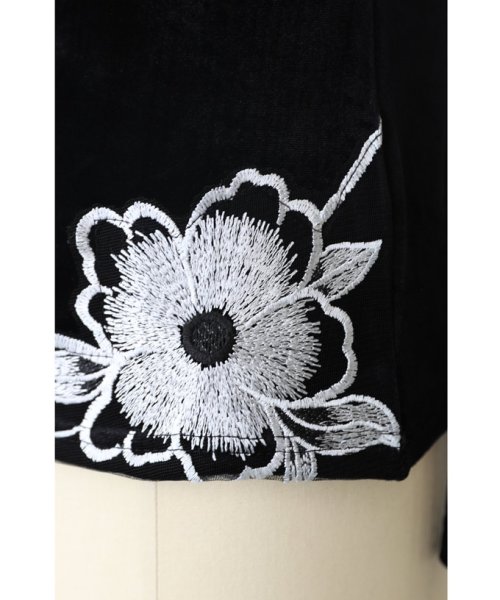 CAWAII(カワイイ)/ビジューを纏う花刺繍のベロア調プルオーバートップス/img06