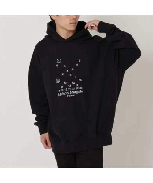 メゾンマルジェラ パーカー スウェットシャツ フーディー ブラック メンズ Maison Margiela S50GU0202 S25505 900 Maison Margiela メゾンマルジェラ パーカー スウェットシャツ フーディー ブラック メンズ S50GU0202 S25505