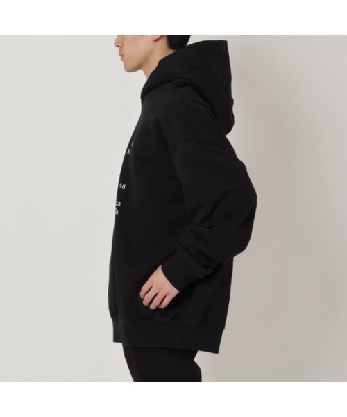 メゾンマルジェラ パーカー スウェットシャツ フーディー ブラック メンズ Maison Margiela S50GU0202 S25505 900 Maison Margiela メゾンマルジェラ パーカー スウェットシャツ フーディー ブラック メンズ S50GU0202 S25505