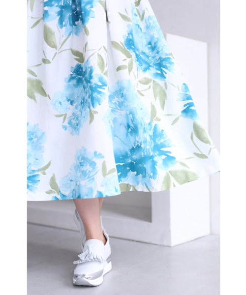 CAWAII(カワイイ)/涼やかな青の花咲くタックミディアムスカート/img09