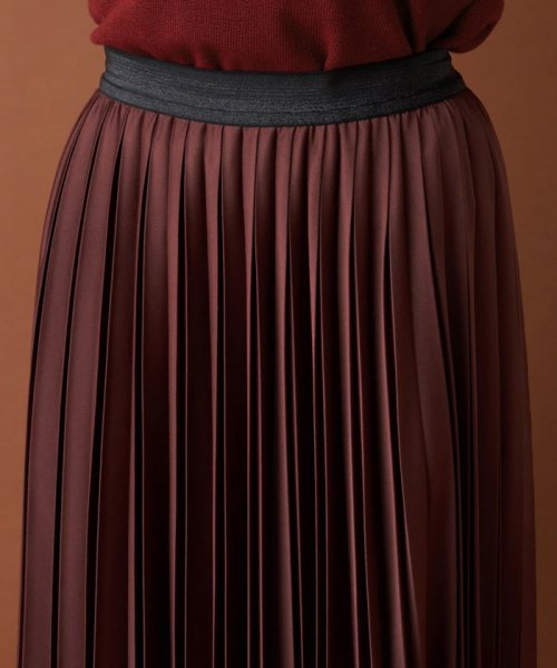 サテンプリーツスカート 