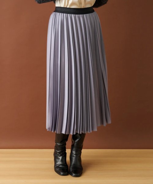 サテンプリーツスカート 