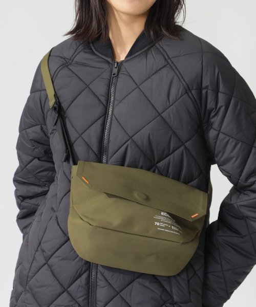 ECOALF WOMEN(ECOALF WOMEN)/UTO BONDED ショルダーバッグ / BONDED SHOULDER BAG UNISEX 【カーキ(78) オンラインストア限定カラー】/img03