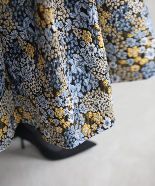 CAWAII(カワイイ)/ラグジュアリーな花浮かぶふんわり切り替えジャガードミディアムスカート/img01