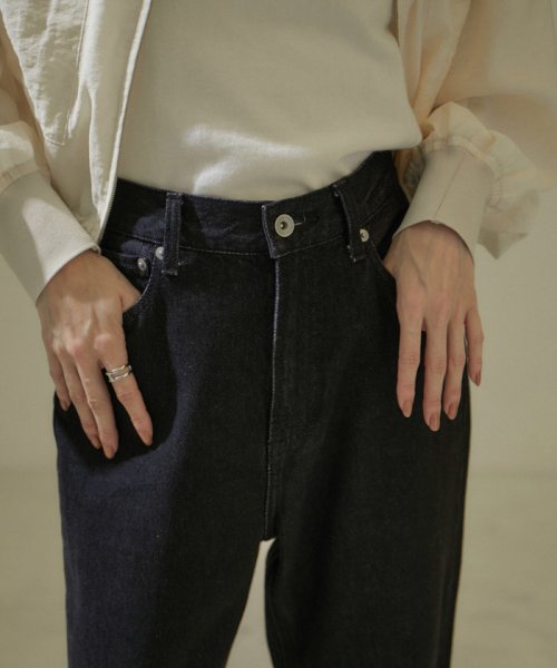 【雑誌掲載】COTTON USAセミフレアデニム COTTON ■モデル身長 着用サイズ 166cm ショートヘアモデル