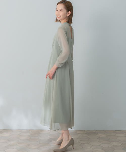 楊柳シアーロングドレス 商品説明【優雅なムード漂う、シアーロングドレス】ボリュームスリーブで程良い甘さをプラスした、上品なシアー感が魅力的なドレス。楊柳の凹凸が大人可愛く、滑らかな素材感もポイントです。バックス M1439625116(11000円)