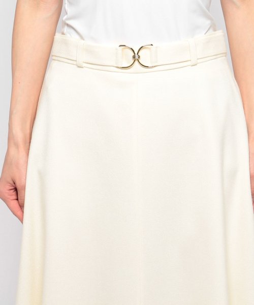 ストレッチボタニーベルトバックル スカート model 着用サイズ なし