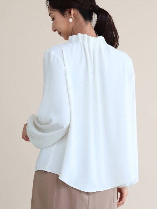 ギャザーネックパフスリーブブラウス 