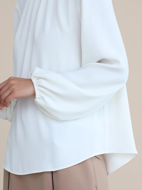 ギャザーネックパフスリーブブラウス 