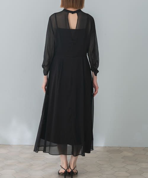 楊柳シアーロングドレス 商品説明【優雅なムード漂う、シアーロングドレス】ボリュームスリーブで程良い甘さをプラスした、上品なシアー感が魅力的なドレス。楊柳の凹凸が大人可愛く、滑らかな素材感もポイントです。バックス M1439625116(11000円)