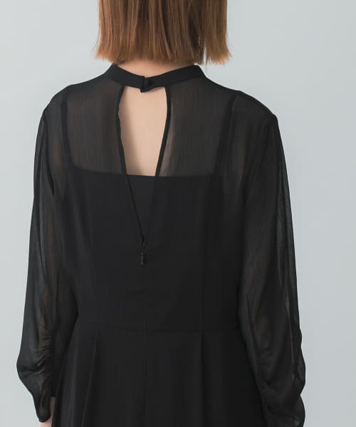 楊柳シアーロングドレス 商品説明【優雅なムード漂う、シアーロングドレス】ボリュームスリーブで程良い甘さをプラスした、上品なシアー感が魅力的なドレス。楊柳の凹凸が大人可愛く、滑らかな素材感もポイントです。バックス M1439625116(11000円)