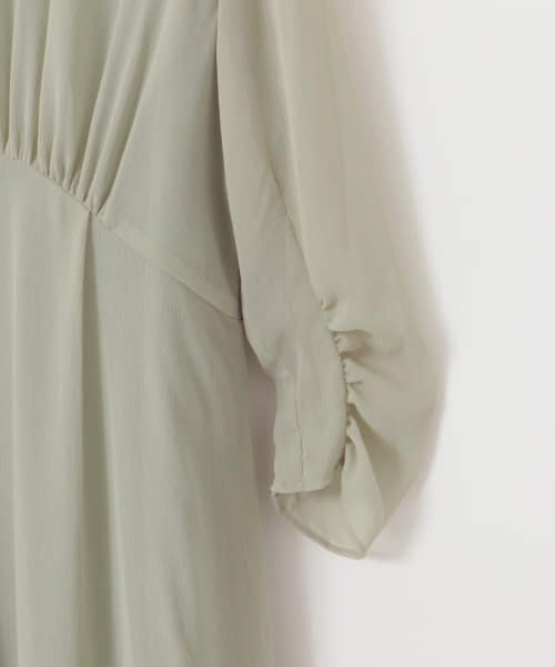 楊柳シアーロングドレス 商品説明【優雅なムード漂う、シアーロングドレス】ボリュームスリーブで程良い甘さをプラスした、上品なシアー感が魅力的なドレス。楊柳の凹凸が大人可愛く、滑らかな素材感もポイントです。バックス M1439625116(11000円)