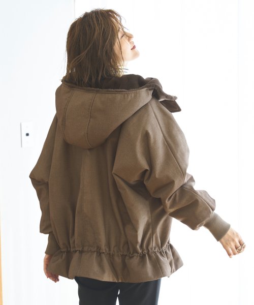 ステッチレス裏キルトドルマンスリーブジャケット(D1295) D1295 ステッチレス裏キルトドルマンスリーブジャケット 裏地に中綿が入っているので表はステッチレスですっきりした印象です