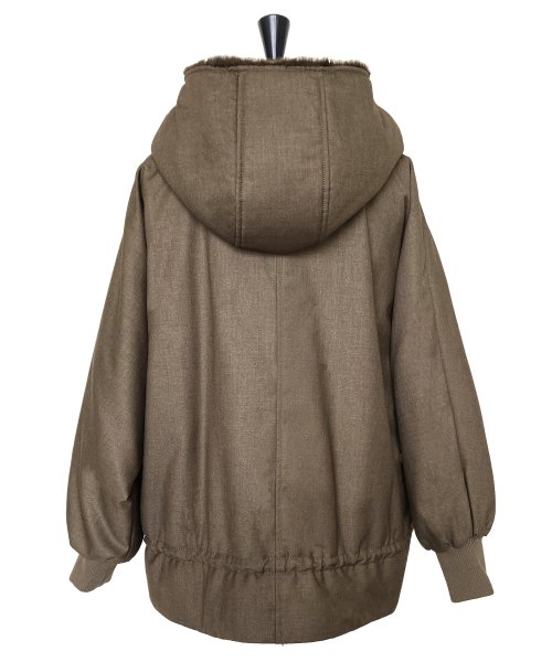 ステッチレス裏キルトドルマンスリーブジャケット(D1295) D1295 ステッチレス裏キルトドルマンスリーブジャケット 裏地に中綿が入っているので表はステッチレスですっきりした印象です