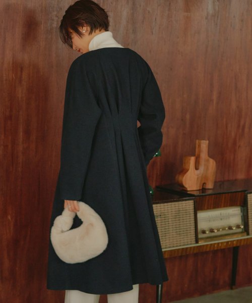 ウーリーストレッチ2wayバックタックロングノーカラーコート(K1267) K1267 ウーリーストレッチ2wayバックタックロングノーカラーコート ふくらみ感があり 保温効果も高めます ブラック