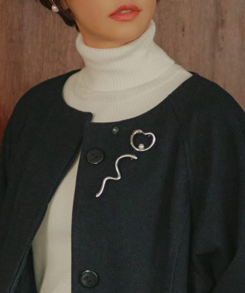 ウーリーストレッチ2wayバックタックロングノーカラーコート(K1267) K1267 ウーリーストレッチ2wayバックタックロングノーカラーコート ふくらみ感があり 保温効果も高めます ブラック