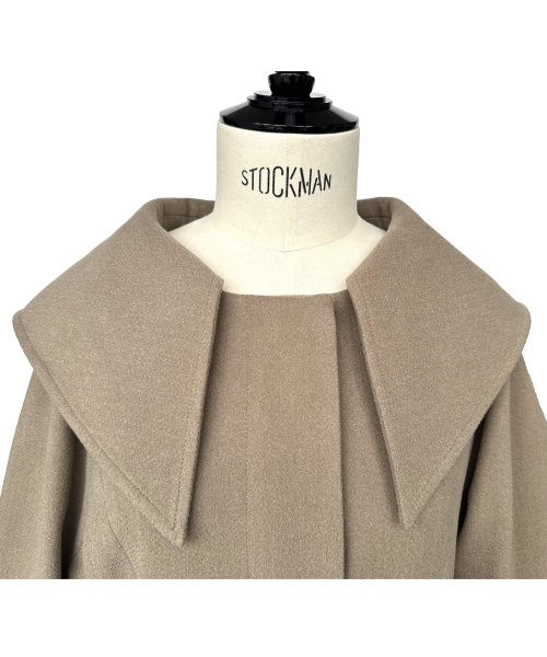 ウーリーストレッチ2wayバックタックロングノーカラーコート(K1267) K1267 ウーリーストレッチ2wayバックタックロングノーカラーコート ふくらみ感があり 保温効果も高めます ブラック