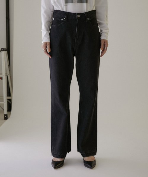 【雑誌掲載】COTTON USAセミフレアデニム COTTON ■モデル身長 着用サイズ 166cm ショートヘアモデル