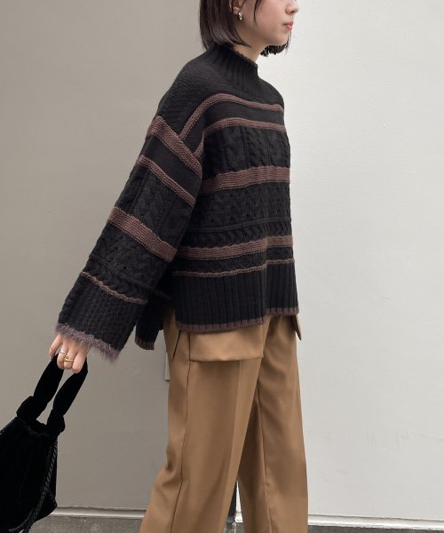 【Audrey and John Wad】ケーブルボーダー柄ハイネックニット 商品説明-2023 FALL WINTER COLLECTION-立体感ある編地が目を惹く遊び心に溢れたニットプルオーバー【MAT I1411047332(10725円)