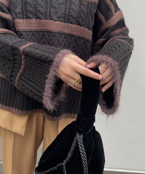 【Audrey and John Wad】ケーブルボーダー柄ハイネックニット 商品説明-2023 FALL WINTER COLLECTION-立体感ある編地が目を惹く遊び心に溢れたニットプルオーバー【MAT I1411047332(10725円)