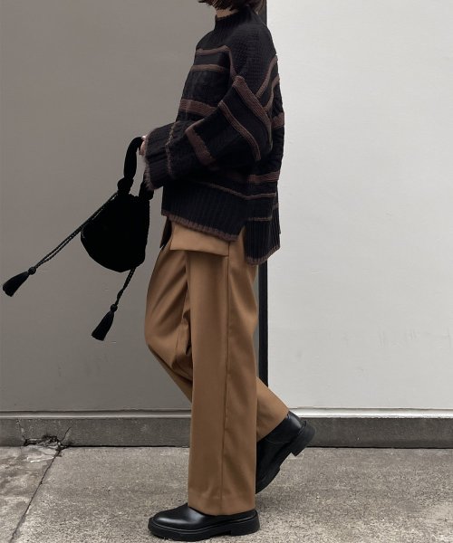 【Audrey and John Wad】ケーブルボーダー柄ハイネックニット 商品説明-2023 FALL WINTER COLLECTION-立体感ある編地が目を惹く遊び心に溢れたニットプルオーバー【MAT I1411047332(10725円)