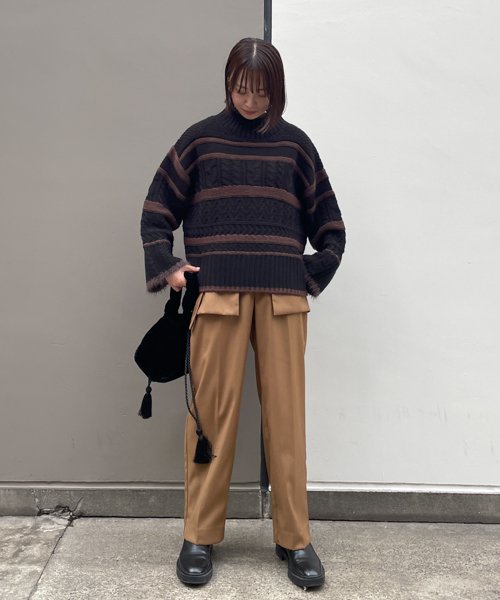 【Audrey and John Wad】ケーブルボーダー柄ハイネックニット 商品説明-2023 FALL WINTER COLLECTION-立体感ある編地が目を惹く遊び心に溢れたニットプルオーバー【MAT I1411047332(10725円)