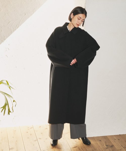 【Audrey and John Wad】ハンドメイドステンカラーロングコート H164 B79 W58 H82 5cm 着用サイズ：M　着用カラー：ベージュ系その他 H174 着用サイズ：M　着用カラー：ブラック