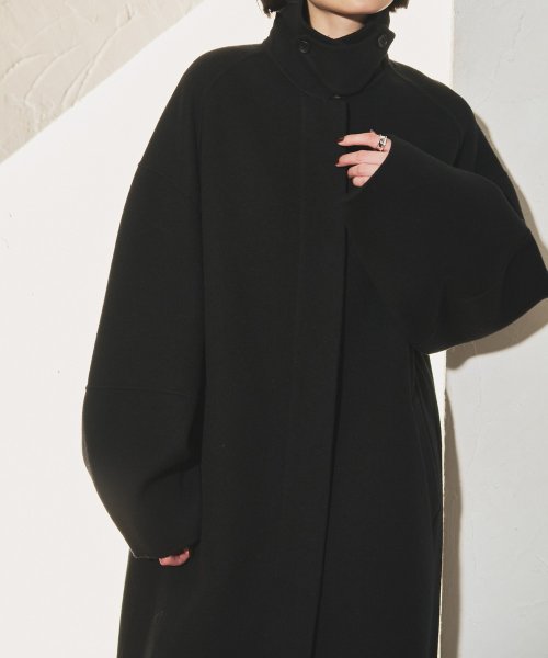 【Audrey and John Wad】ハンドメイドステンカラーロングコート H164 B79 W58 H82 5cm 着用サイズ：M　着用カラー：ベージュ系その他 H174 着用サイズ：M　着用カラー：ブラック