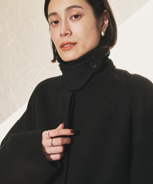 【Audrey and John Wad】ハンドメイドステンカラーロングコート H164 B79 W58 H82 5cm 着用サイズ：M　着用カラー：ベージュ系その他 H174 着用サイズ：M　着用カラー：ブラック