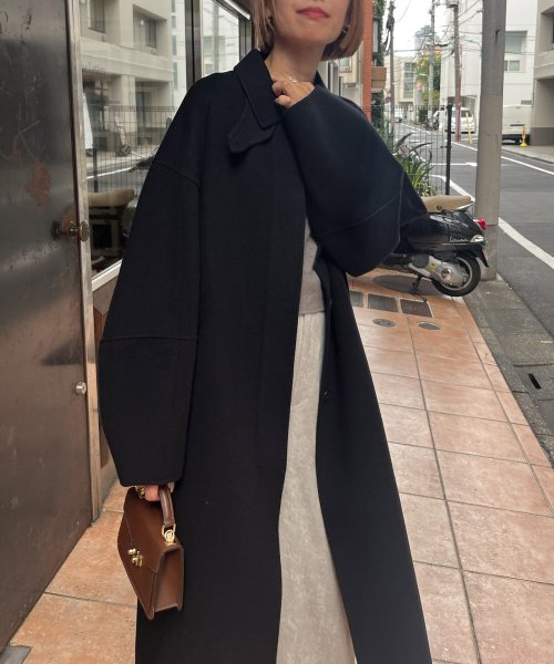 【Audrey and John Wad】ハンドメイドステンカラーロングコート H164 B79 W58 H82 5cm 着用サイズ：M　着用カラー：ベージュ系その他 H174 着用サイズ：M　着用カラー：ブラック