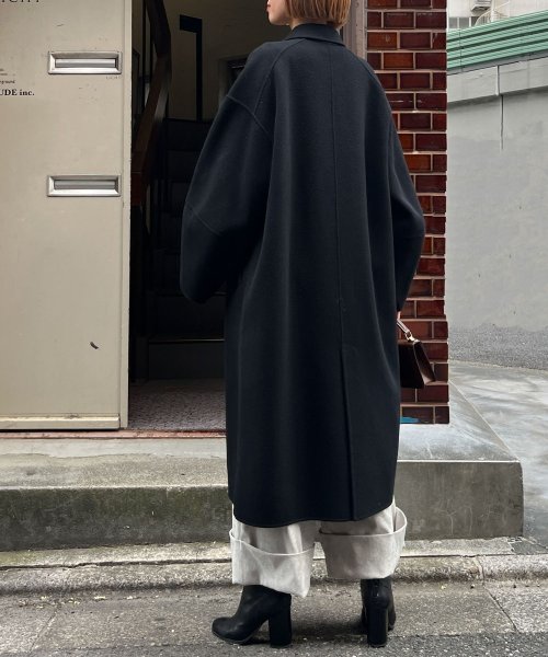 【Audrey and John Wad】ハンドメイドステンカラーロングコート H164 B79 W58 H82 5cm 着用サイズ：M　着用カラー：ベージュ系その他 H174 着用サイズ：M　着用カラー：ブラック