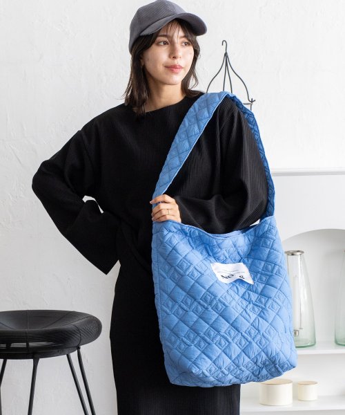 キルティングナイロンショルダーバッグ【aroco/アロコ】レディース a4 肩掛け 斜め掛け ワンショルダーバッグ 大容量 縦長 縦型 大きいバッグ ボンディン 人気・おすすめ｜使いやすい・旅行におすすめ 品質保証 全国発送