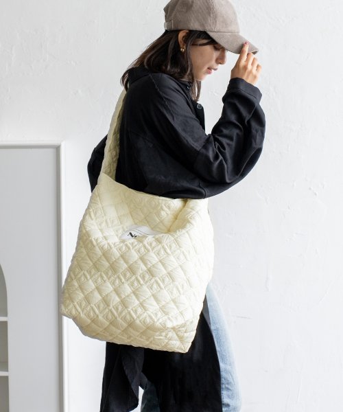 キルティングナイロンショルダーバッグ【aroco/アロコ】レディース a4 肩掛け 斜め掛け ワンショルダーバッグ 大容量 縦長 縦型 大きいバッグ ボンディン 人気・おすすめ｜使いやすい・旅行におすすめ 品質保証 全国発送