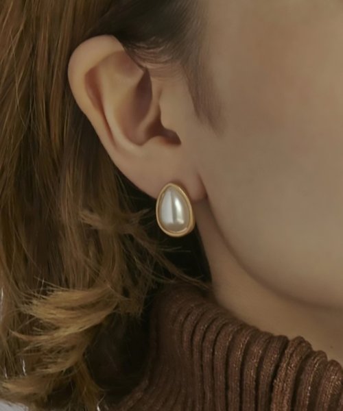 GOLDY(GOLDY)/【GOLDY】パール × メタル ドロップ シェイプ ピアス オケージョン アクセサリー お呼ばれ ゴールド シルバー/ 1221109/img01