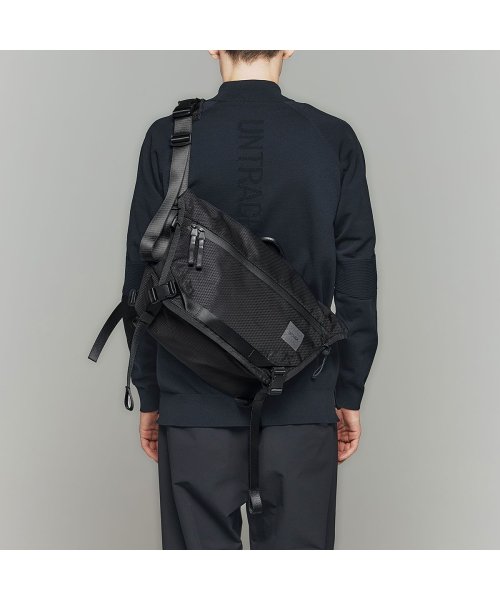 アントラック ショルダーバッグ ブランド 大きめ A4 UNTRACK メッセンジャーバッグ 大容量 ノートパソコン 13.3inch 60042 