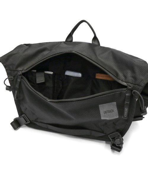 アントラック ショルダーバッグ ブランド 大きめ A4 UNTRACK メッセンジャーバッグ 大容量 ノートパソコン 13.3inch 60042 