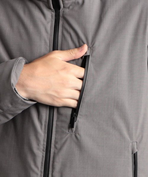 テクニカルダウン フーデッドブルゾン 