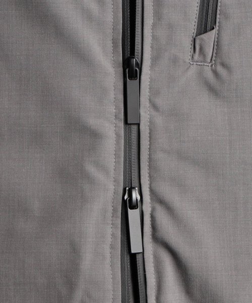 テクニカルダウン フーデッドブルゾン 