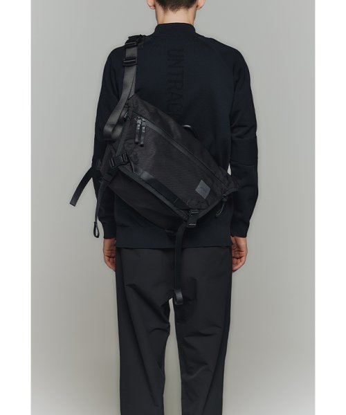 アントラック メッセンジャーバッグ ショルダーバッグ メンズ レディース 大きめ 大容量 撥水 自転車 バイク A4 UNTRACK 60042 