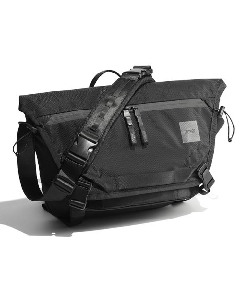 アントラック メッセンジャーバッグ ショルダーバッグ メンズ レディース 大きめ 大容量 撥水 自転車 バイク A4 UNTRACK 60042 