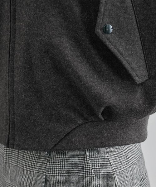 ウールジャージーショートブルゾン【エディター三尋木奈保さんコラボ】 商品説明エディター三尋木さんとのコラボレーションアイテム【素材】国内のニッターで編立てたウール100%のスムースカットソーに軽く縮 Q2502074944(19228円)