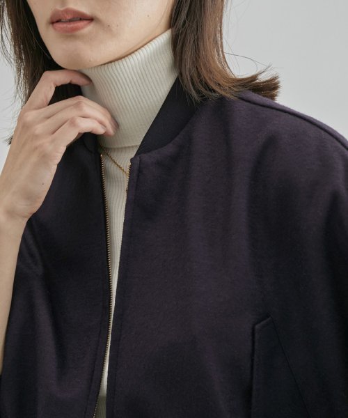 ウールジャージーショートブルゾン【エディター三尋木奈保さんコラボ】 商品説明エディター三尋木さんとのコラボレーションアイテム【素材】国内のニッターで編立てたウール100%のスムースカットソーに軽く縮 Q2502074944(19228円)