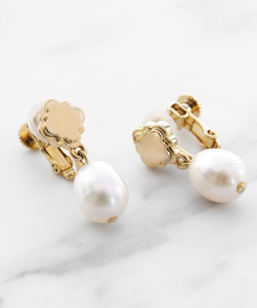 TOCCA(TOCCA)/CLOVER & PEARL EARINGS 淡水バロックパールイヤリング/img01