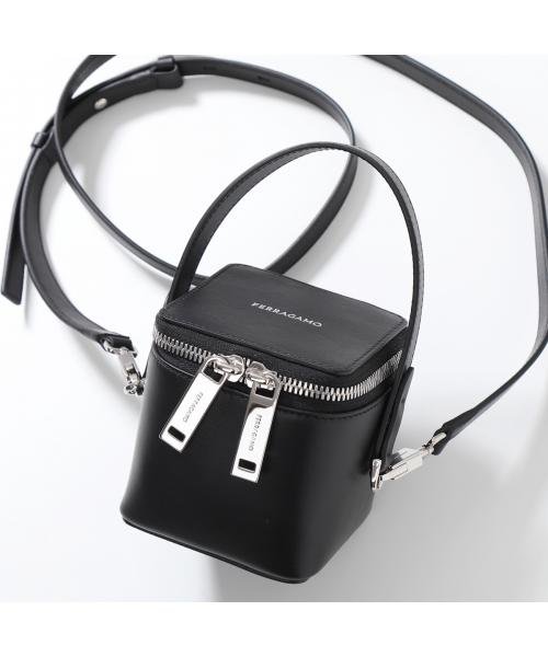 SALVATORE FERRAGAMO ショルダーバッグ 22 0481 SALVATORE FERRAGAMO ショルダーバッグ