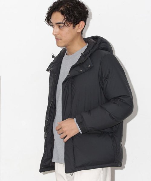 河田フェザーアーバンダウンセミロングジャケット KAWADA DOWN 表地には40Dの密度の高いマイクロタフタ素材を使用 ソフトでしなやな風合い 軽量性 撥水性